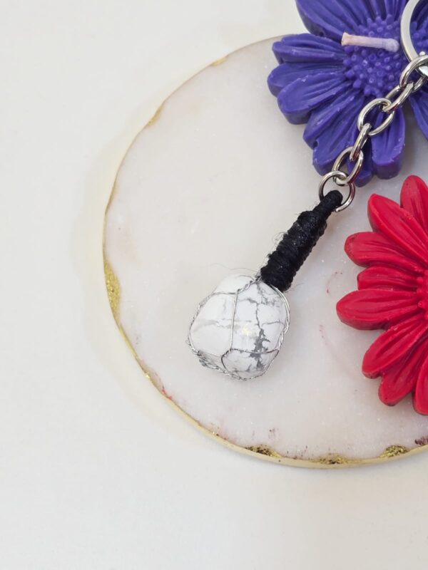 Howlite - Keychain